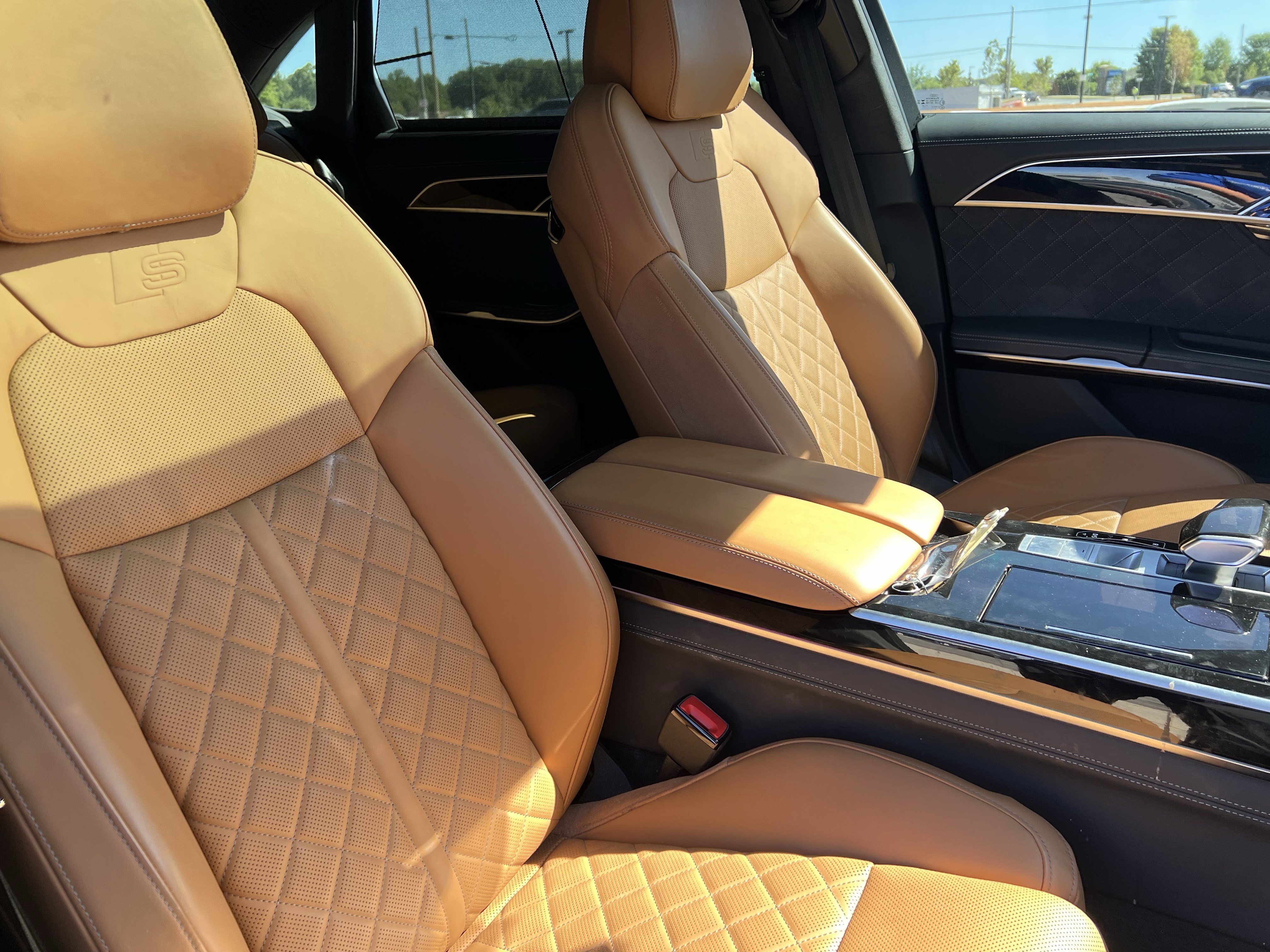 Used 2023 Audi S8 AWD/4WD image 35