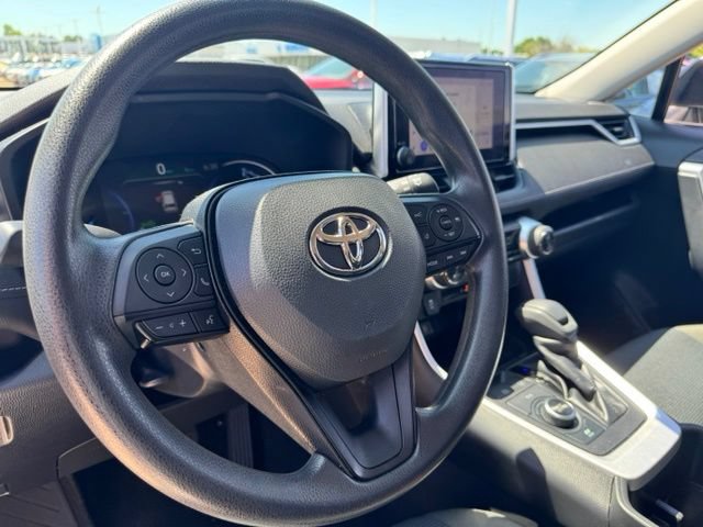 Used 2023 Toyota RAV4 LE AWD/4WD image 19