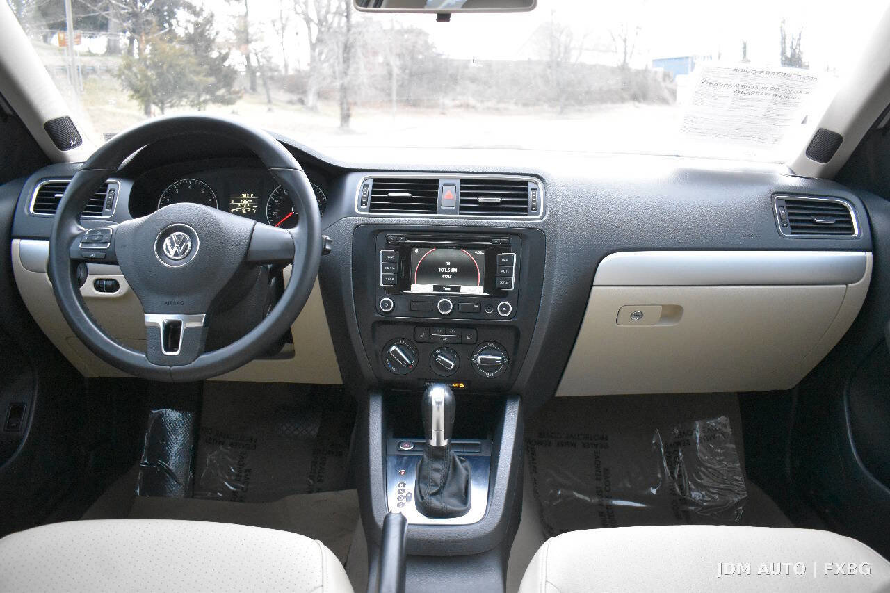 Used 2012 Volkswagen Jetta SEL FWD image 17
