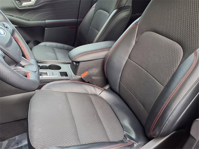 Certified 2023 Ford Escape ST-Line Select w/ Tech Pack #2 image 4