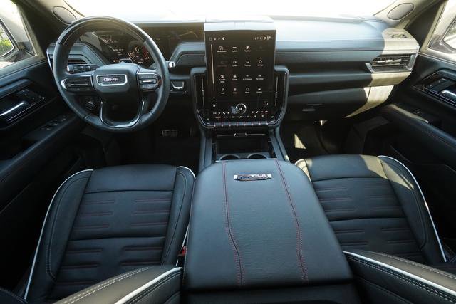 Used 2025 GMC Yukon AT4 Ultimate w/ LPO, Floor Liner Package AWD/4WD image 21