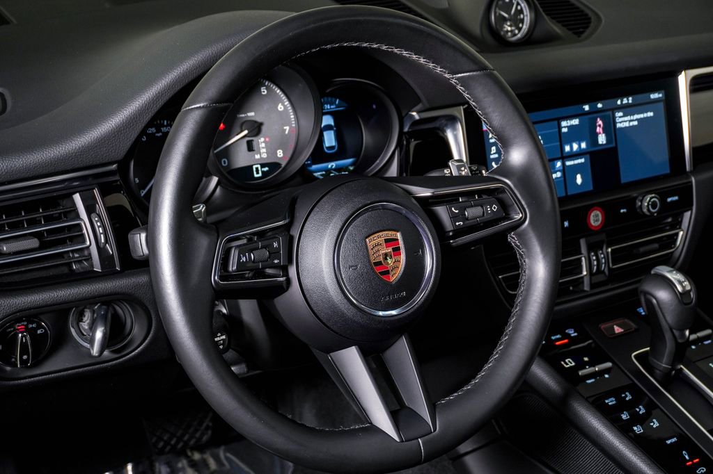 Certified 2024 Porsche Macan S AWD/4WD image 18