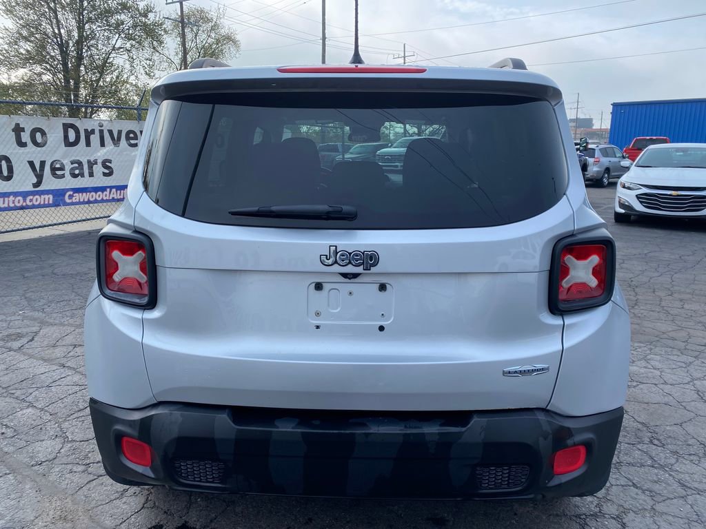 Used 2015 Jeep Renegade Latitude w/ Cold Weather Group FWD image 3