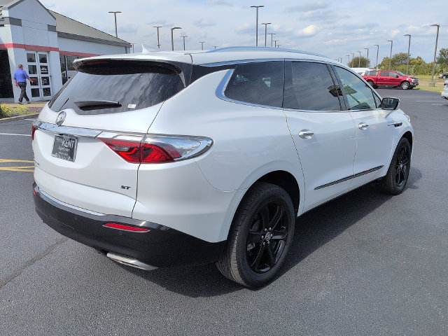 Used 2023 Buick Enclave Essence w/ Sport Touring Edition FWD image 7