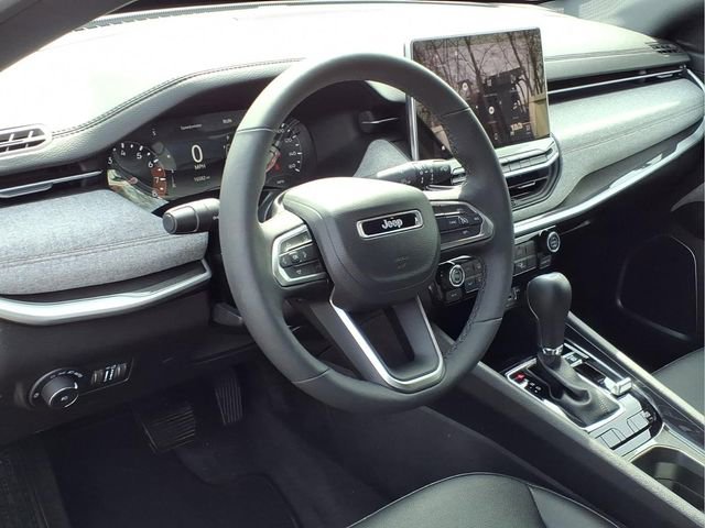 Used 2023 Jeep Compass Latitude image 11