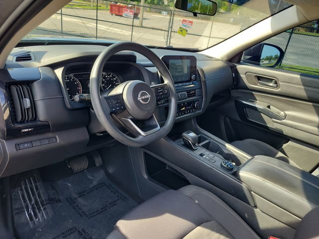 Used 2024 Nissan Pathfinder S AWD/4WD image 11
