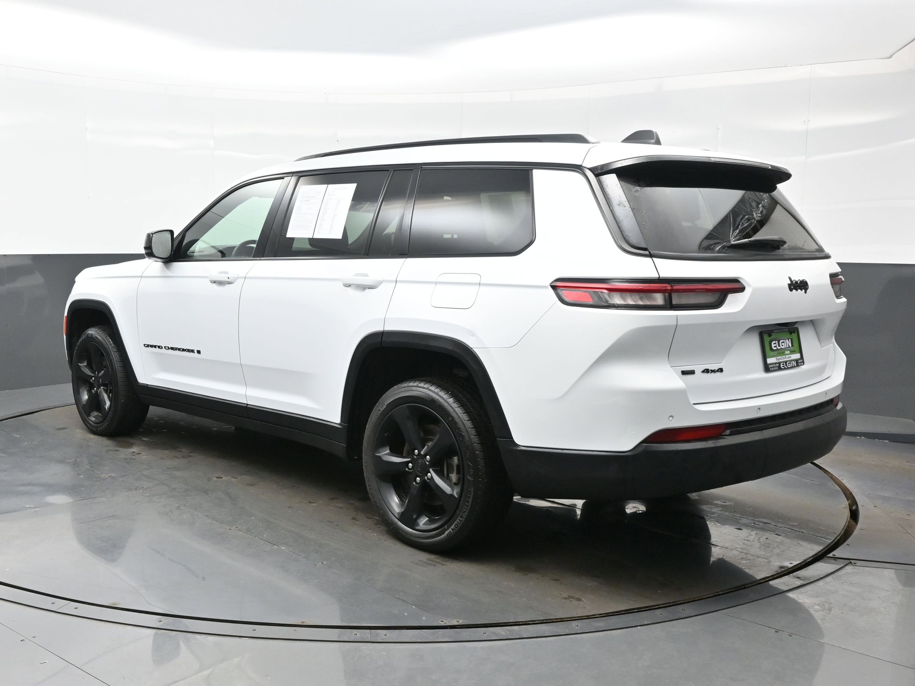 Used 2023 Jeep Grand Cherokee L Laredo image 4