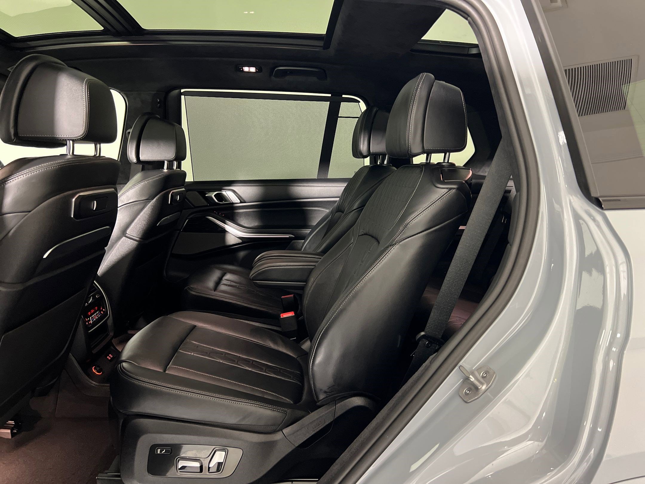 New 2026 BMW X7 M60i image 14