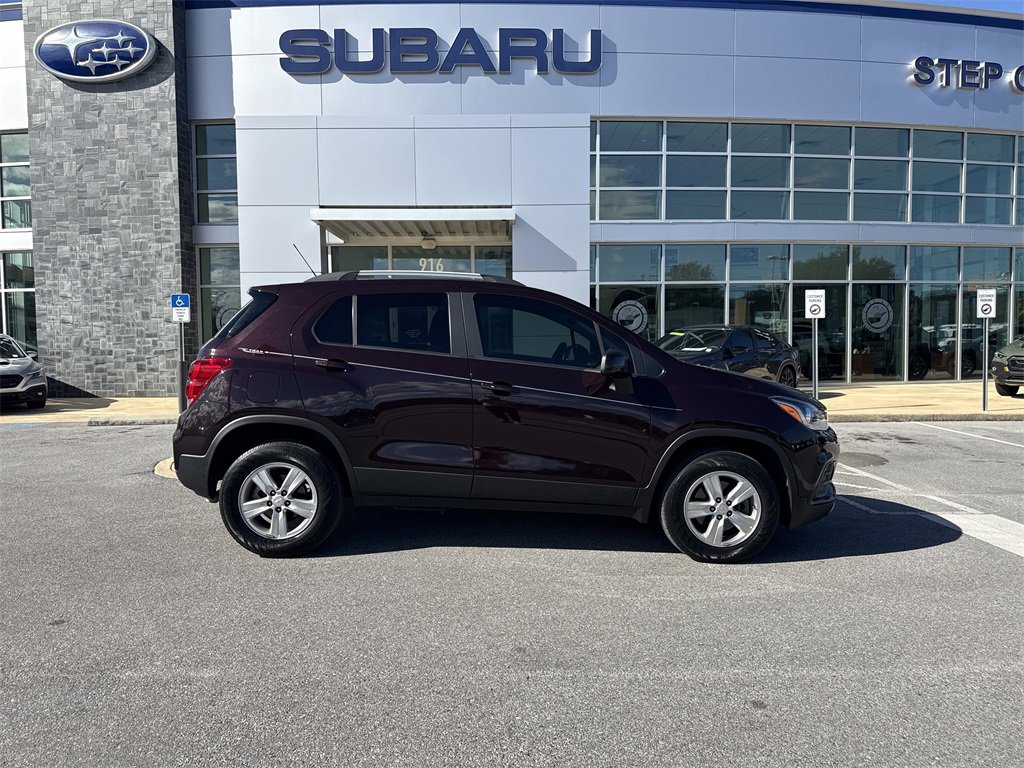 Used 2022 Chevrolet Trax LT w/ Driver Confidence Package image 9