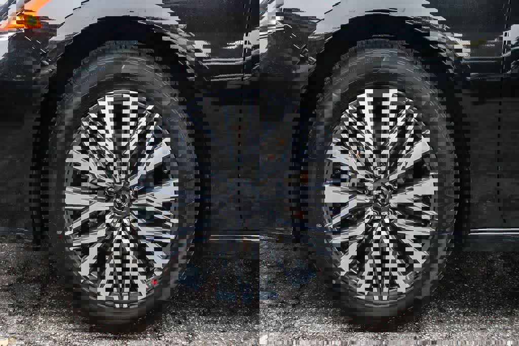 Used 2024 Nissan Altima 2.5 SV image 11