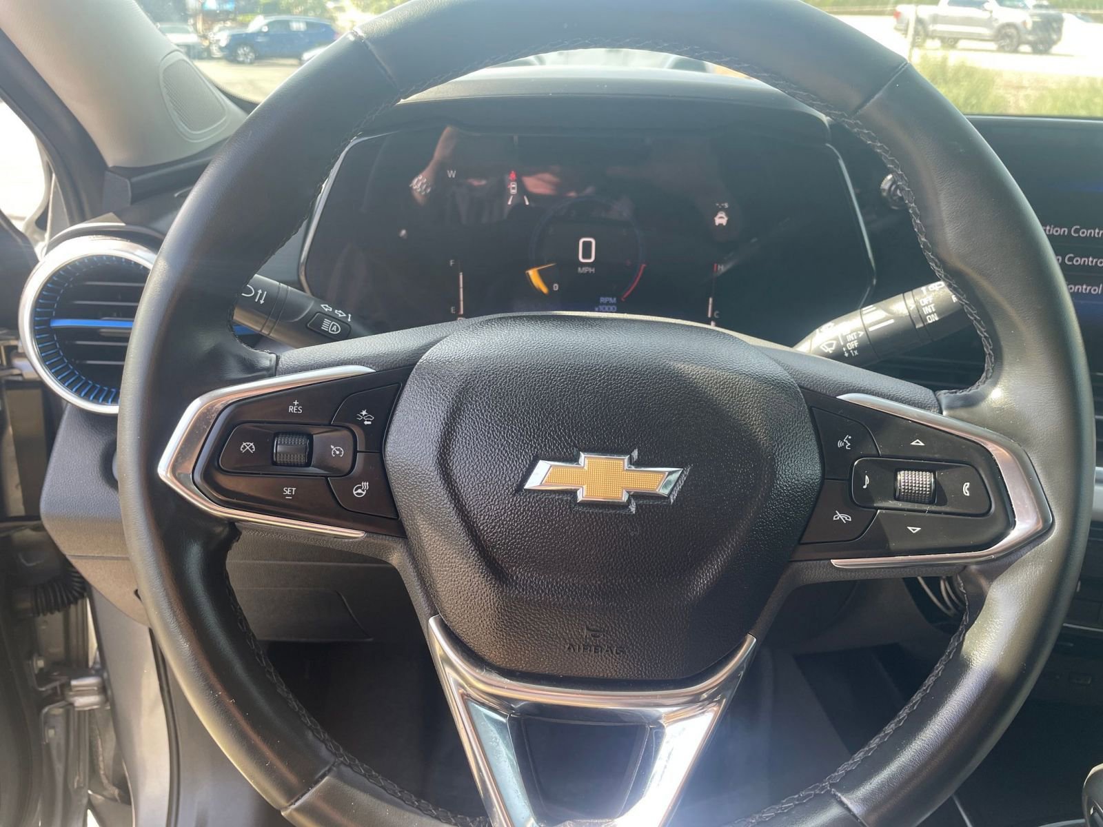 Used 2025 Chevrolet Trax LT w/ LT Convenience Package image 31