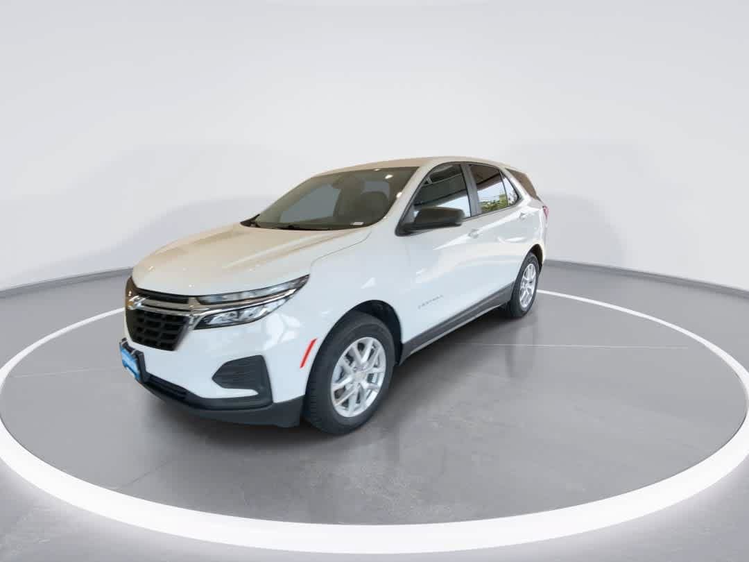 Used 2022 Chevrolet Equinox LS w/ LS Convenience Package AWD/4WD image 4