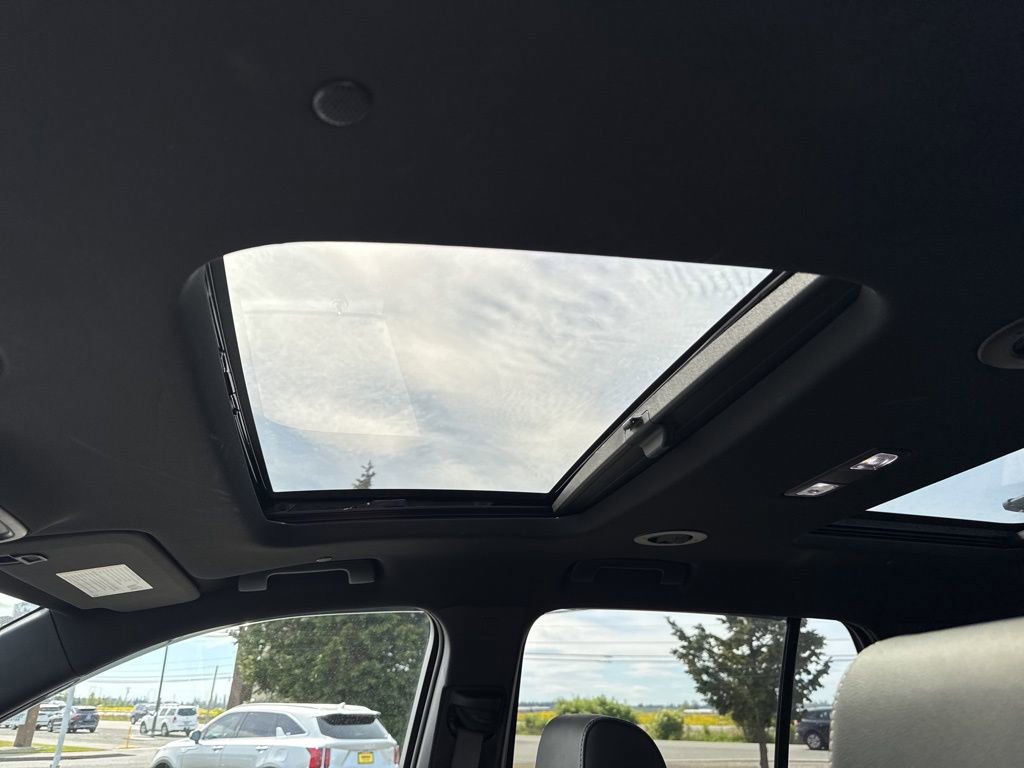 Used 2023 Chevrolet Traverse LT w/ LT Premium Package image 22