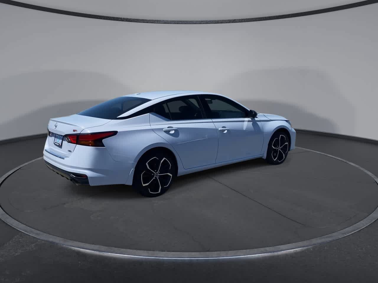 Used 2023 Nissan Altima 2.5 SR AWD/4WD image 9