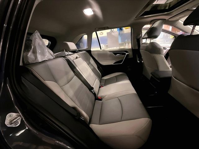Used 2022 Toyota RAV4 XLE Premium image 23