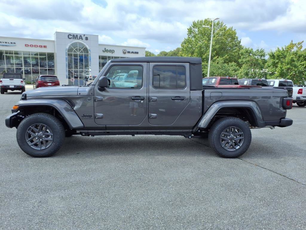 New 2025 Jeep Gladiator Sport image 7