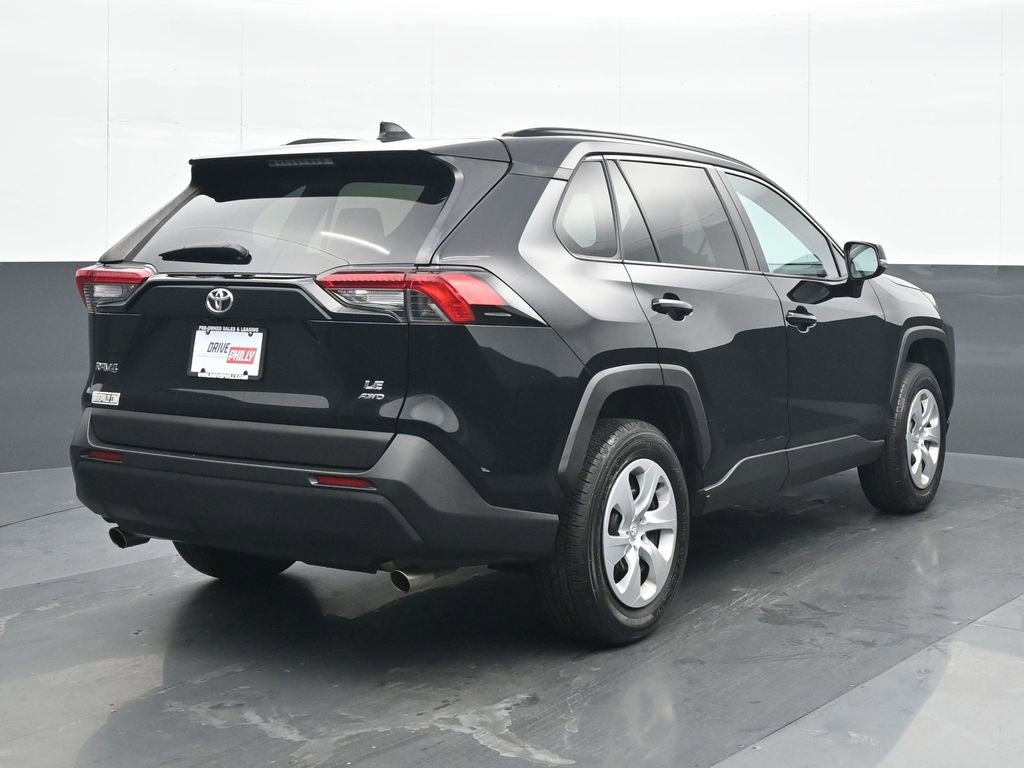 Used 2019 Toyota RAV4 LE image 6