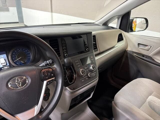 Used 2020 Toyota Sienna L FWD image 14