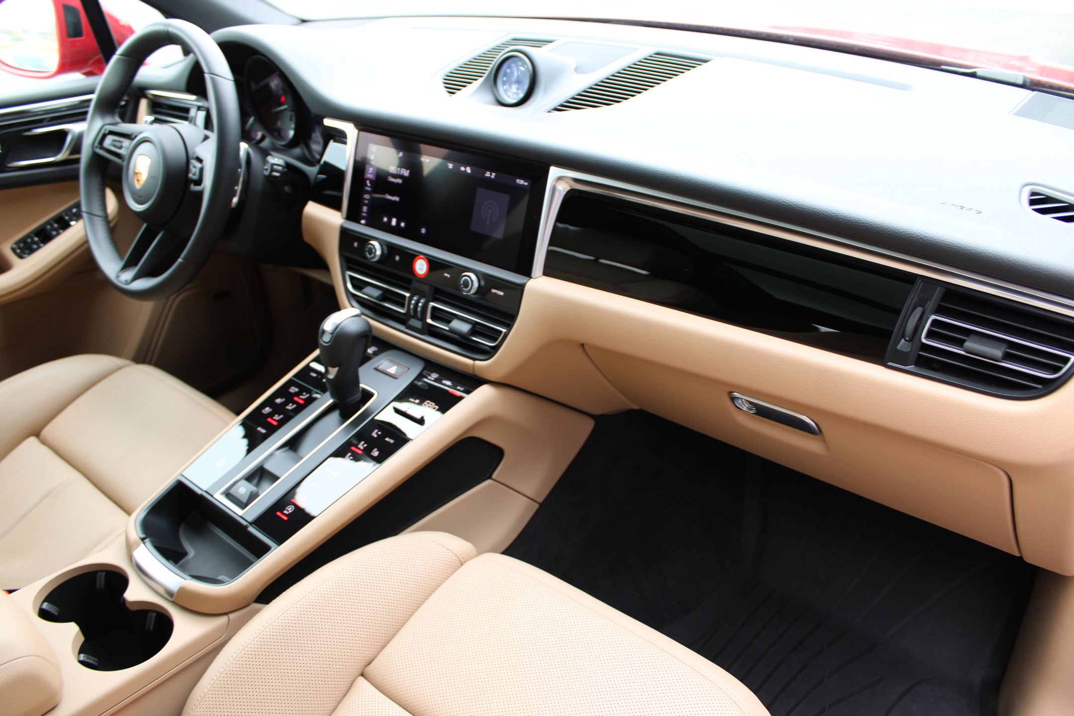 Used 2025 Porsche Macan image 26