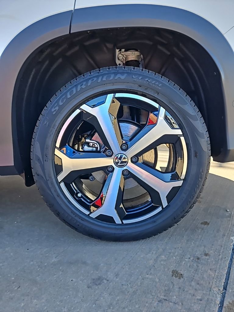 New 2026 Volkswagen Tiguan SE AWD/4WD image 9