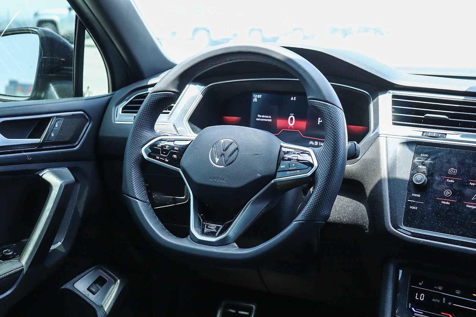 Certified 2022 Volkswagen Tiguan SE R-Line FWD image 14