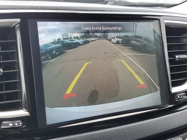 Used 2024 Chrysler Pacifica Touring-L image 18