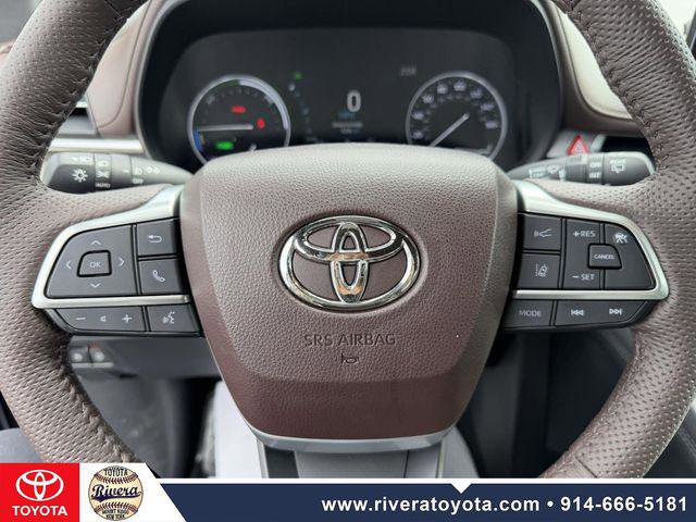 Certified 2024 Toyota Sienna Platinum image 18