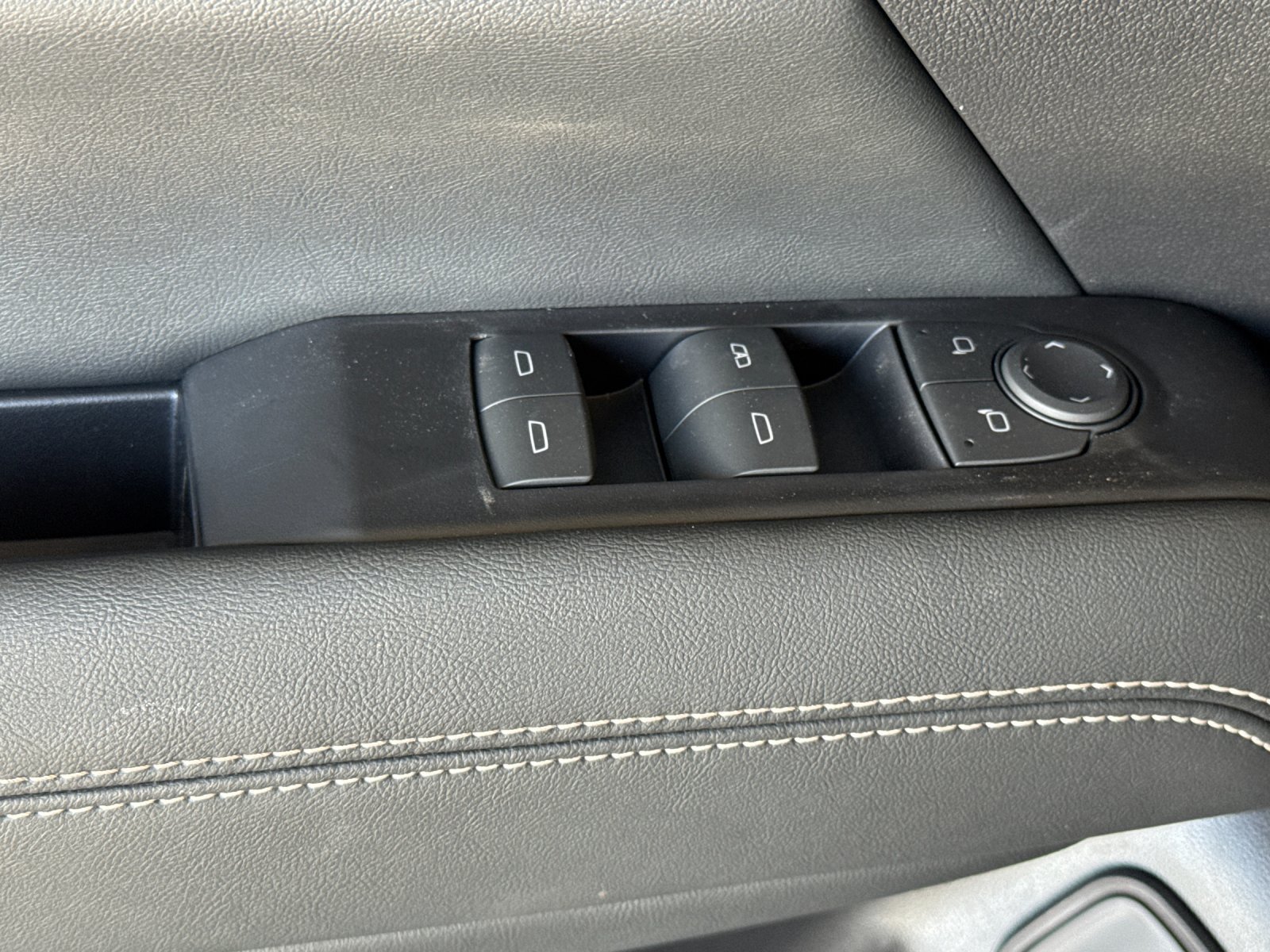 New 2027 GMC Terrain Elevation w/ Elevation Premium Package FWD image 12