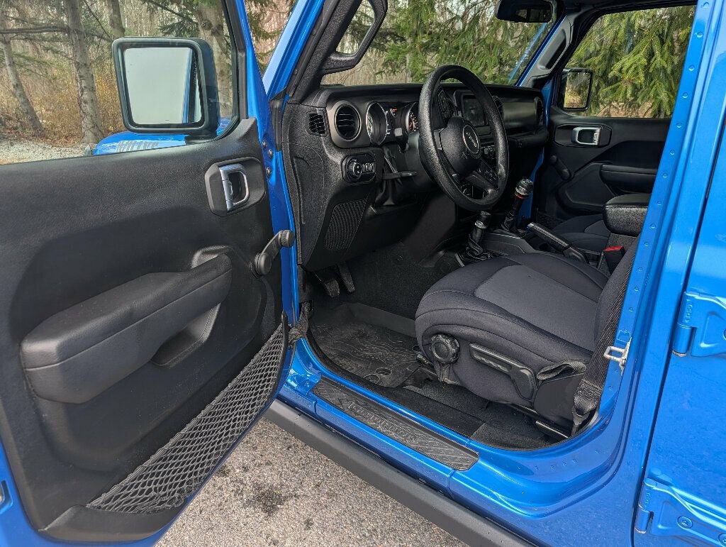 Used 2022 Jeep Gladiator Sport image 21