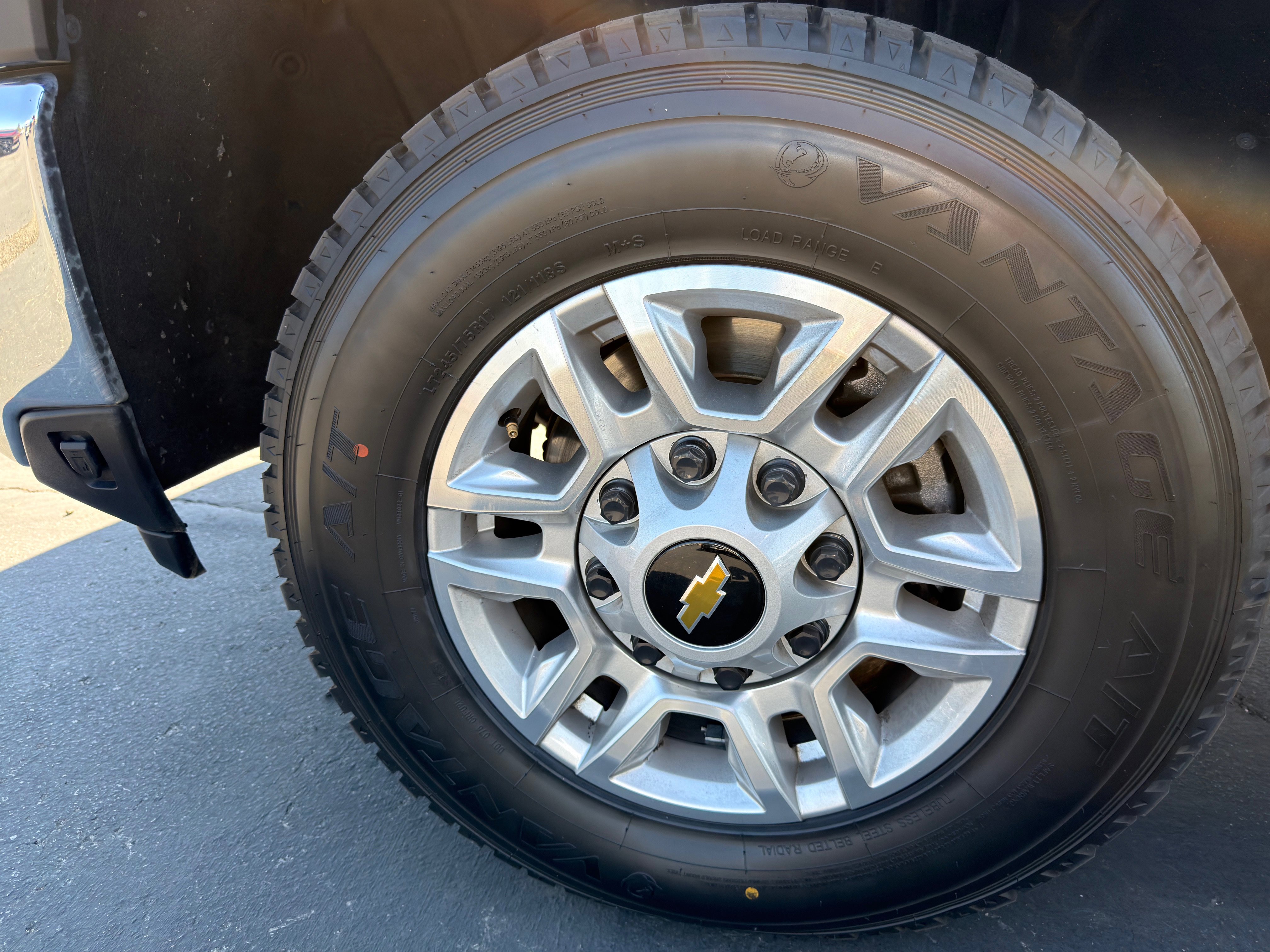 Used 2025 Chevrolet Silverado 2500 LT w/ Convenience Package image 42