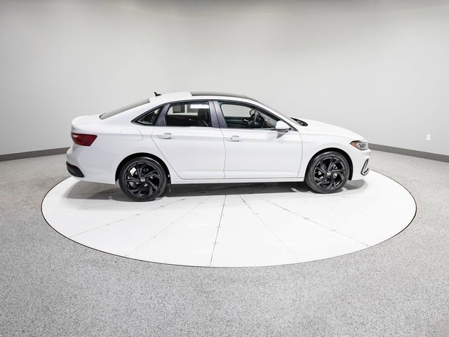 Used 2025 Volkswagen Jetta SE w/ Black Wheel Package image 26