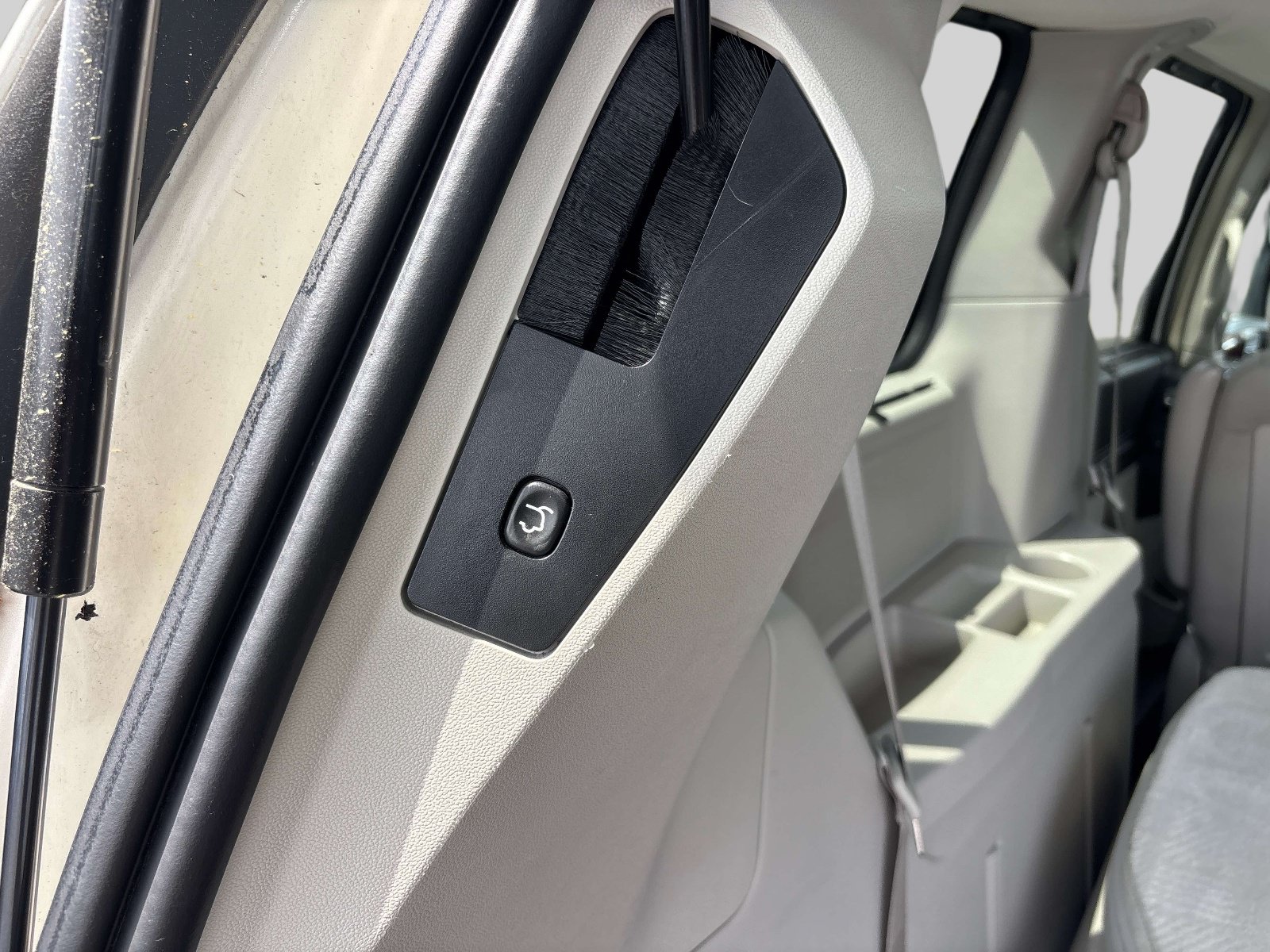 Used 2010 Chrysler Town & Country Touring Plus FWD image 16