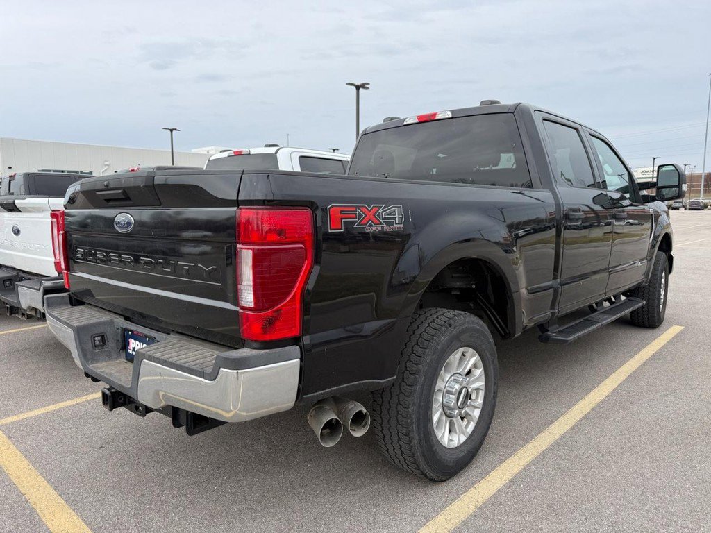 Used 2021 Ford F250 XLT w/ FX4 Off-Road Package image 12
