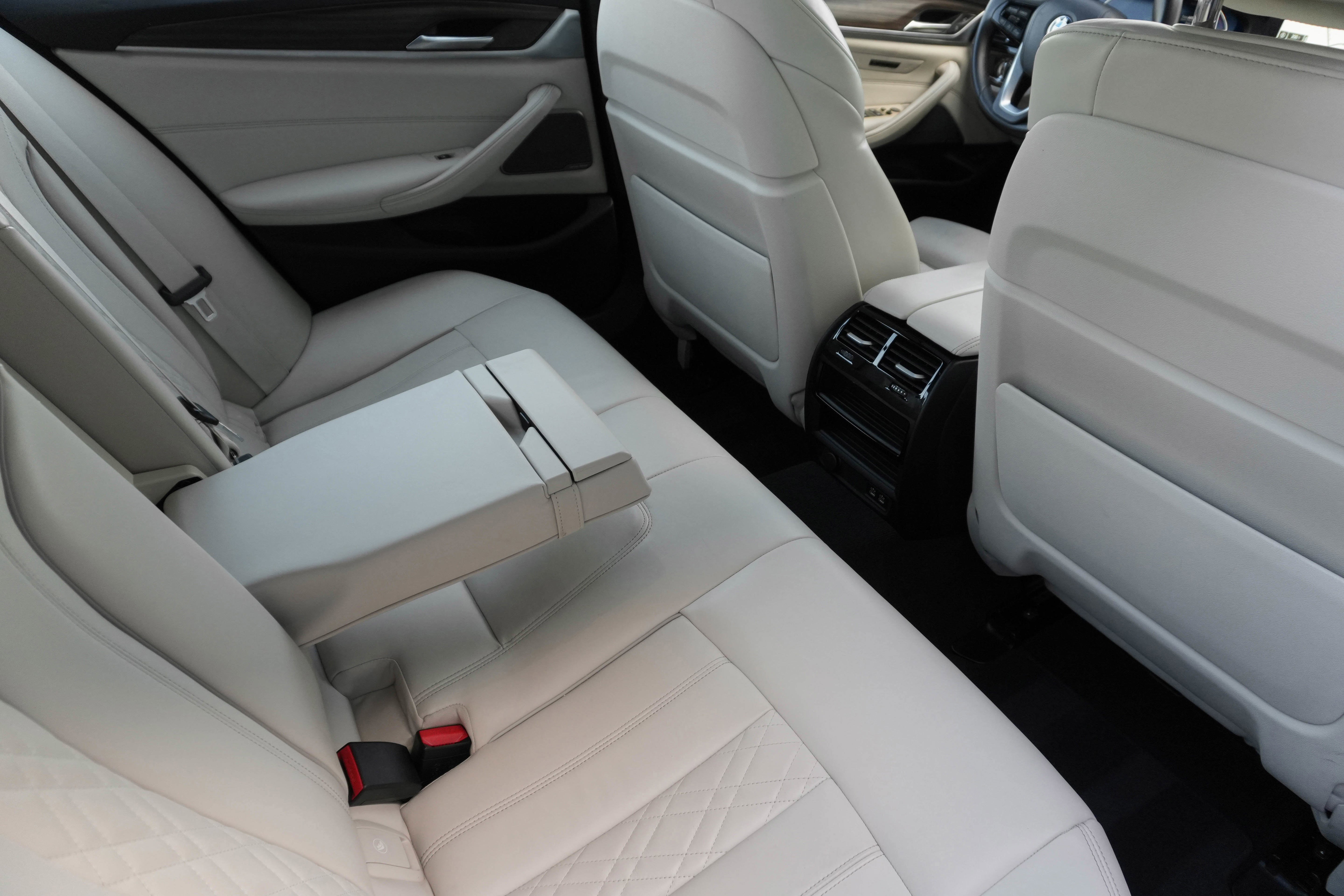 Certified 2023 BMW 540i w/ Premium Package image 35