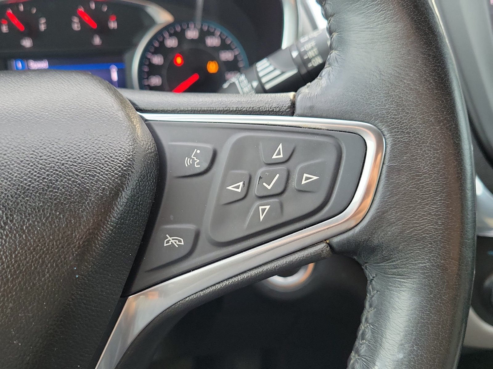 Used 2020 Chevrolet Equinox LT FWD image 23
