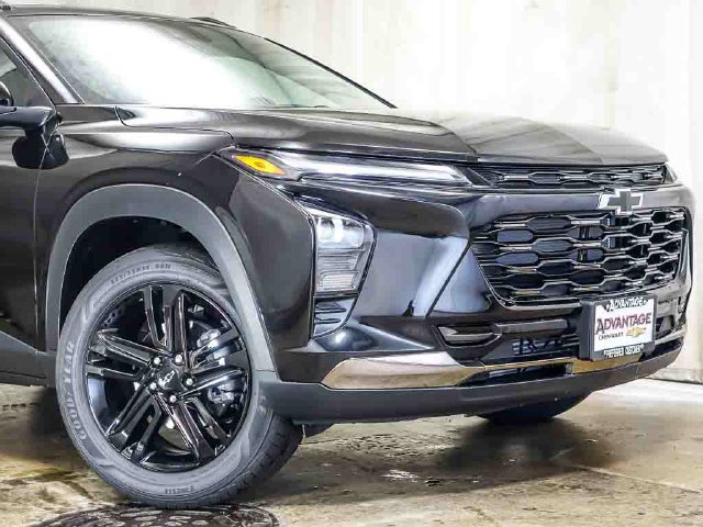 New 2026 Chevrolet Trax ACTIV w/ Sunroof Package FWD image 3