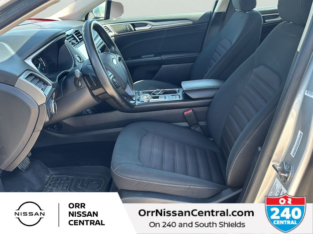Used 2018 Ford Fusion SE w/ Fusion SE Technology Package FWD image 21