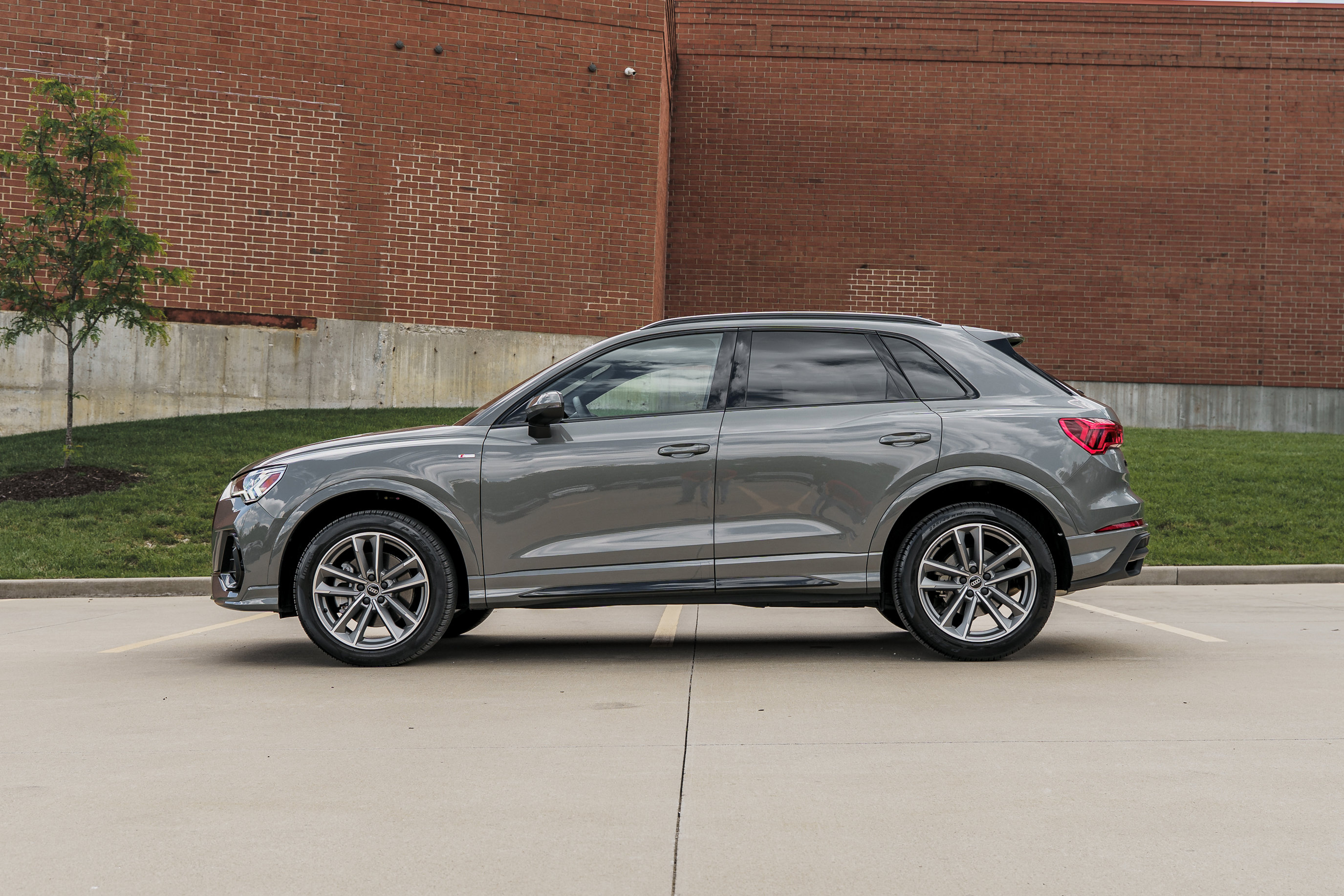 Certified 2025 Audi Q3 2.0T Premium w/ Convenience Package AWD/4WD image 6
