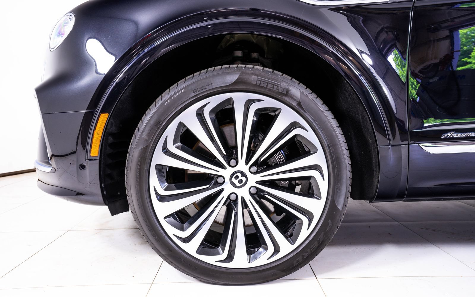 Used 2025 Bentley Bentayga AWD/4WD image 10
