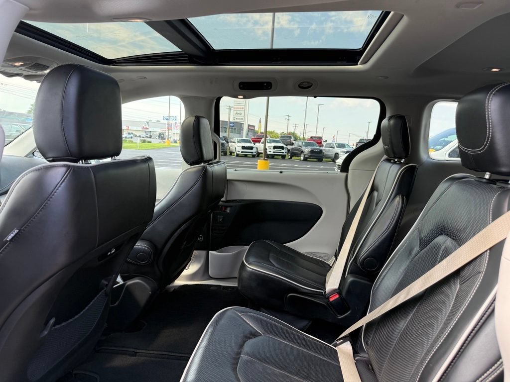 Used 2024 Chrysler Pacifica Limited FWD image 19