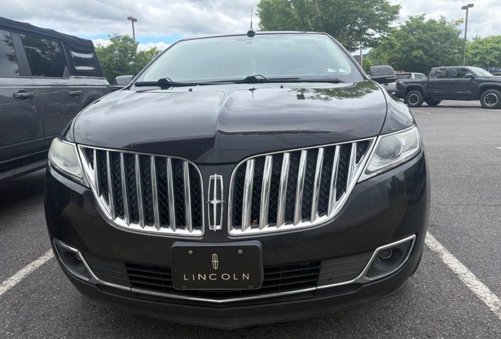 Used 2014 Lincoln MKX AWD w/ Equipment Group 102A image 2