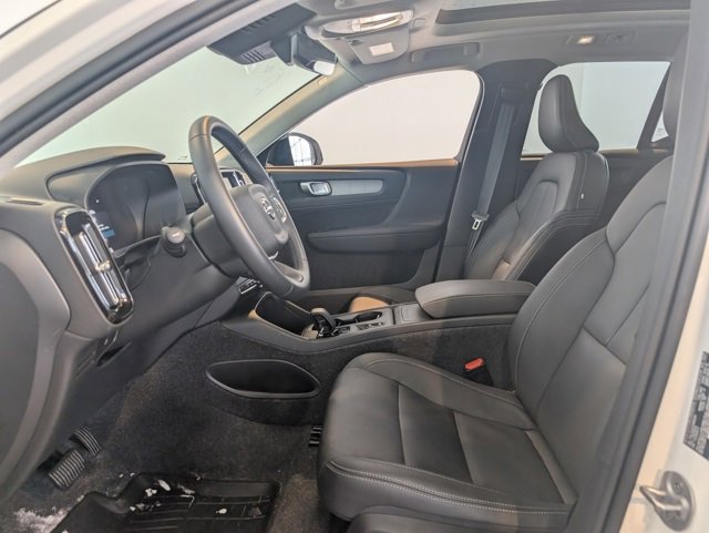 Used 2026 Volvo XC40 B5 Core w/ Climate Package image 12