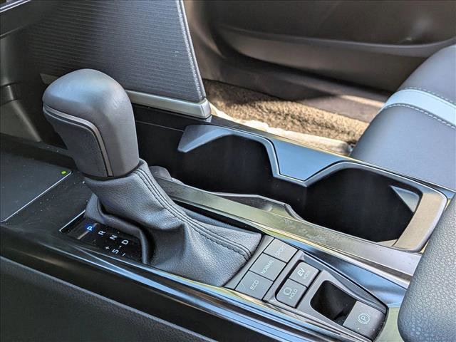 Used 2025 Toyota Camry SE image 12