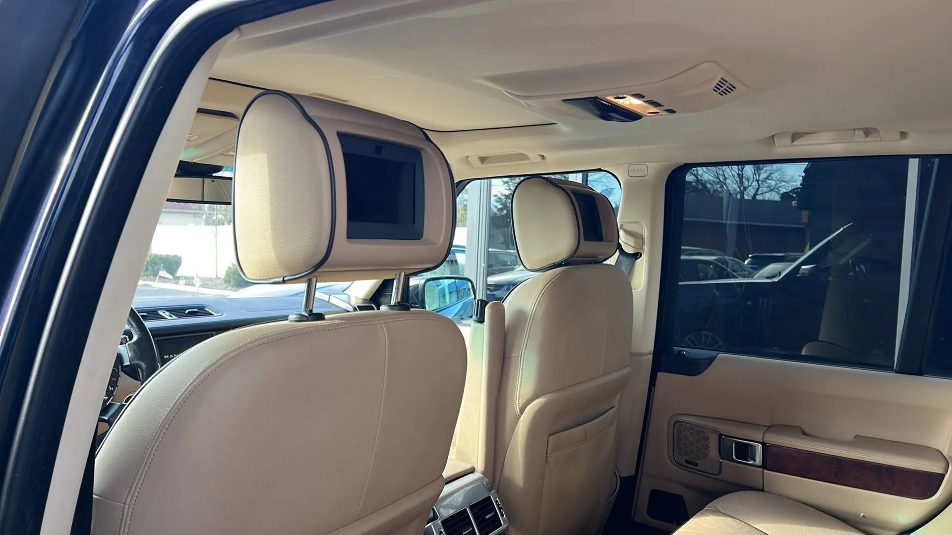 Used 2010 Land Rover Range Rover HSE image 31