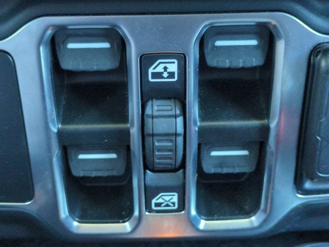 Used 2024 Jeep Wrangler Unlimited Sahara w/ Technology Group AWD/4WD image 24