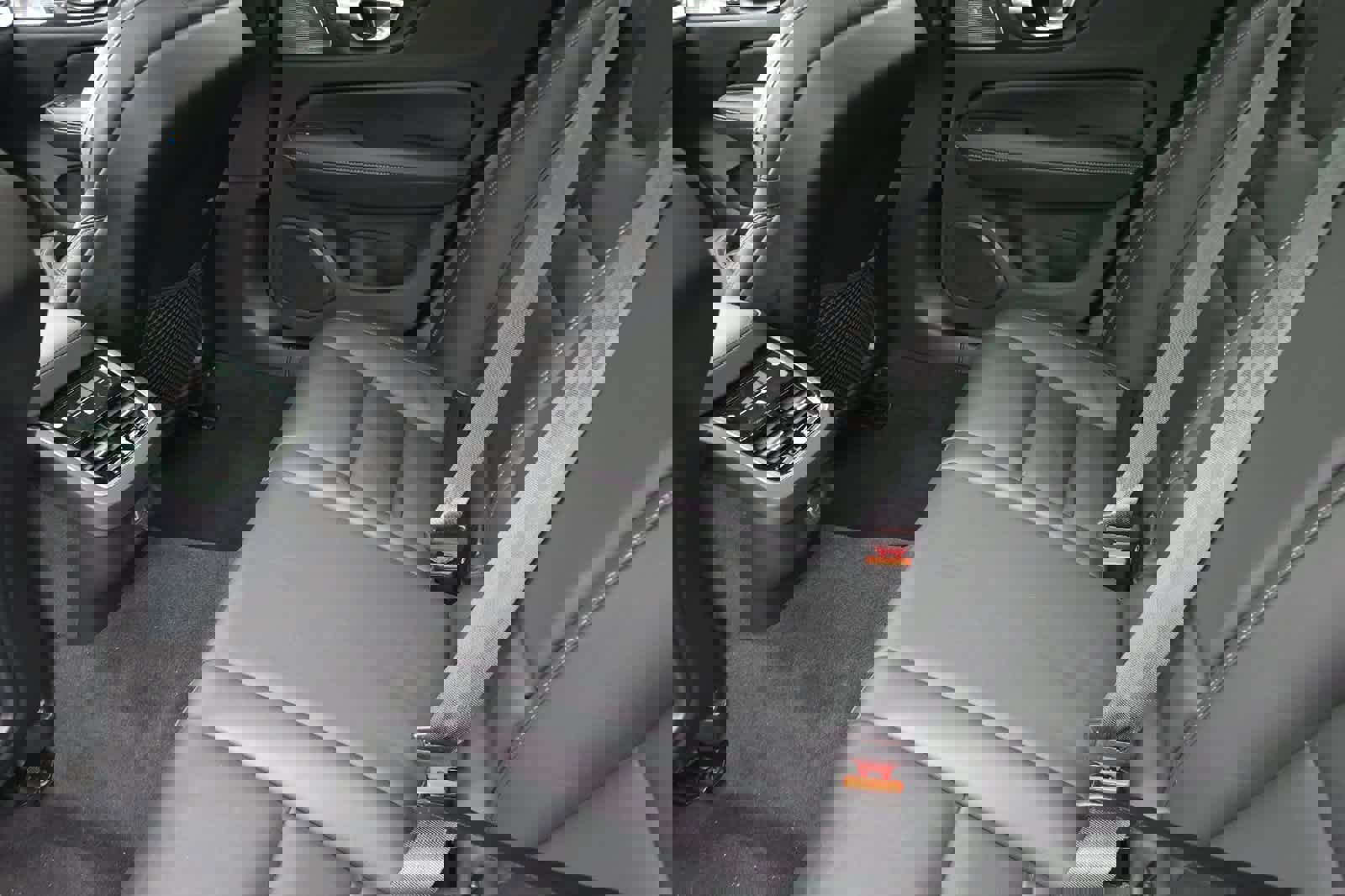 Used 2024 Volvo V60 B5 Cross Country Ultimate image 4