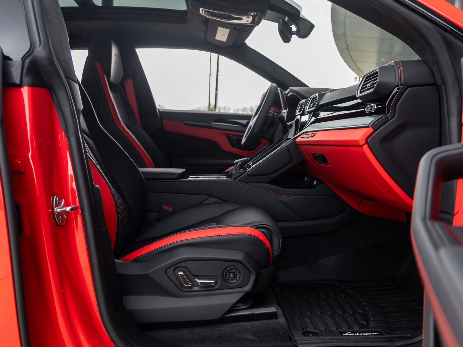 Used 2024 Lamborghini Urus S image 48