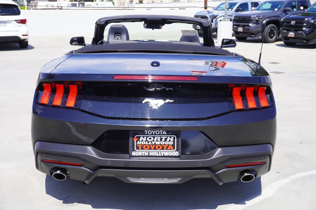 Used 2025 Ford Mustang Convertible image 12