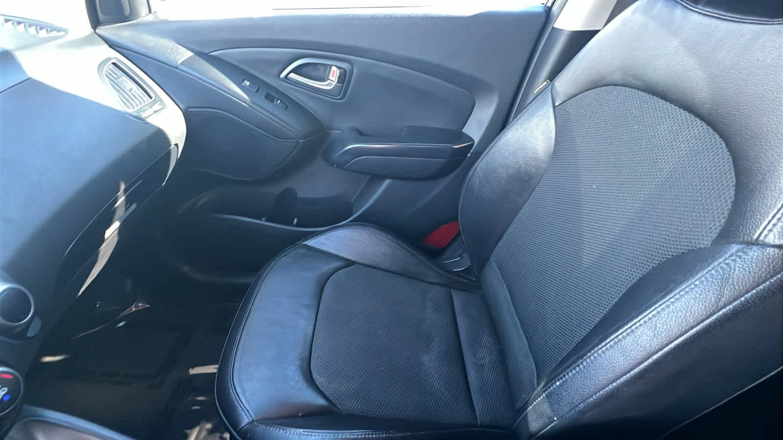 Used 2015 Hyundai Tucson SE image 12