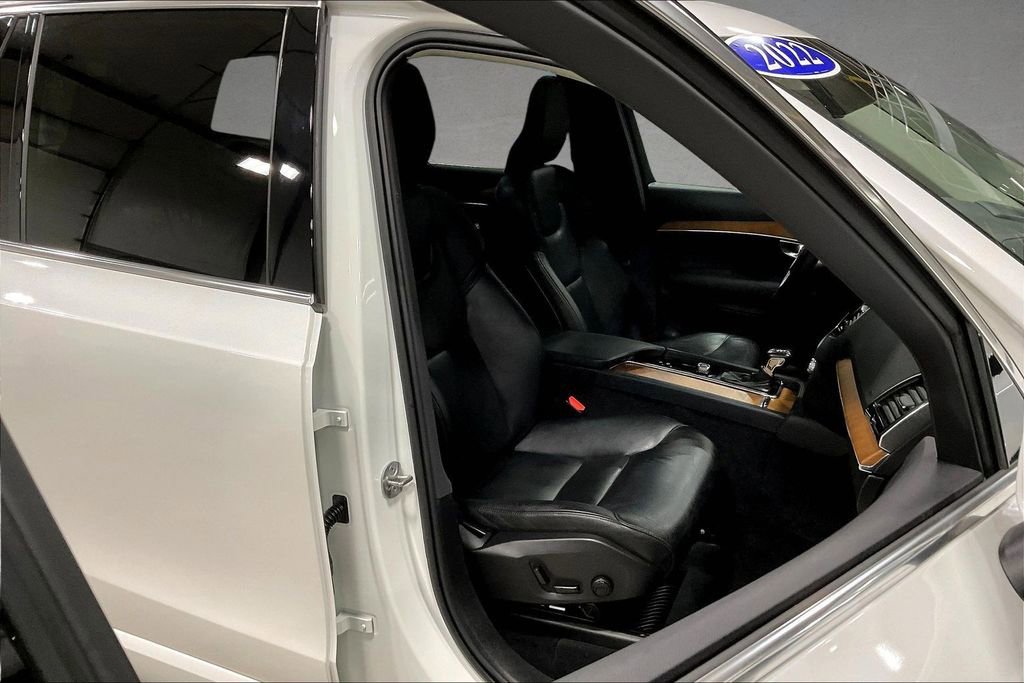 Certified 2022 Volvo XC90 T6 Momentum w/ Advanced Package AWD/4WD image 28